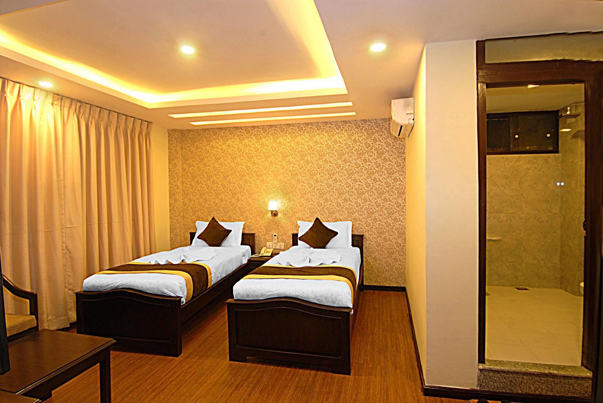 Kathmandu Grand Hotel Esterno foto