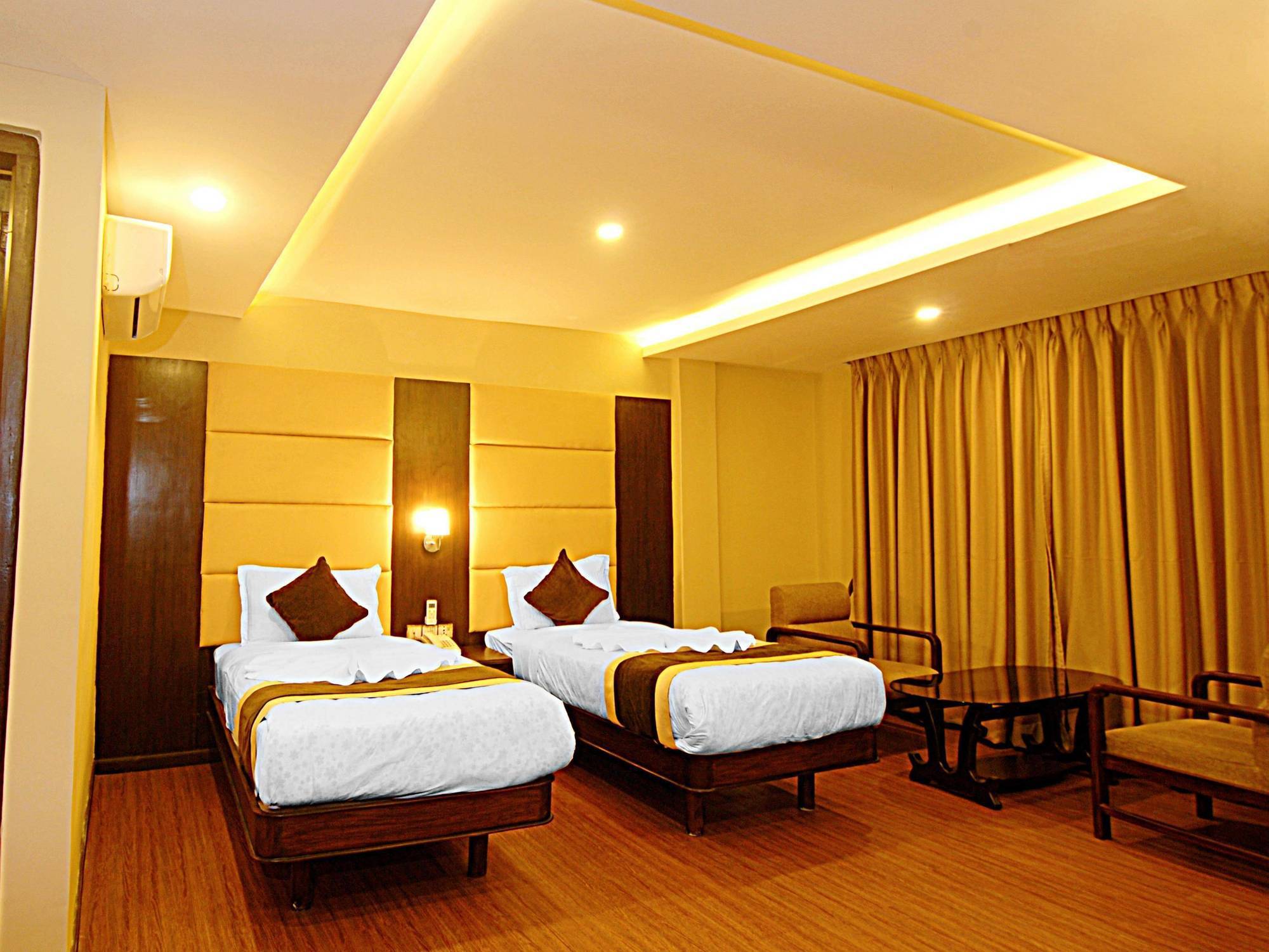 Kathmandu Grand Hotel Esterno foto