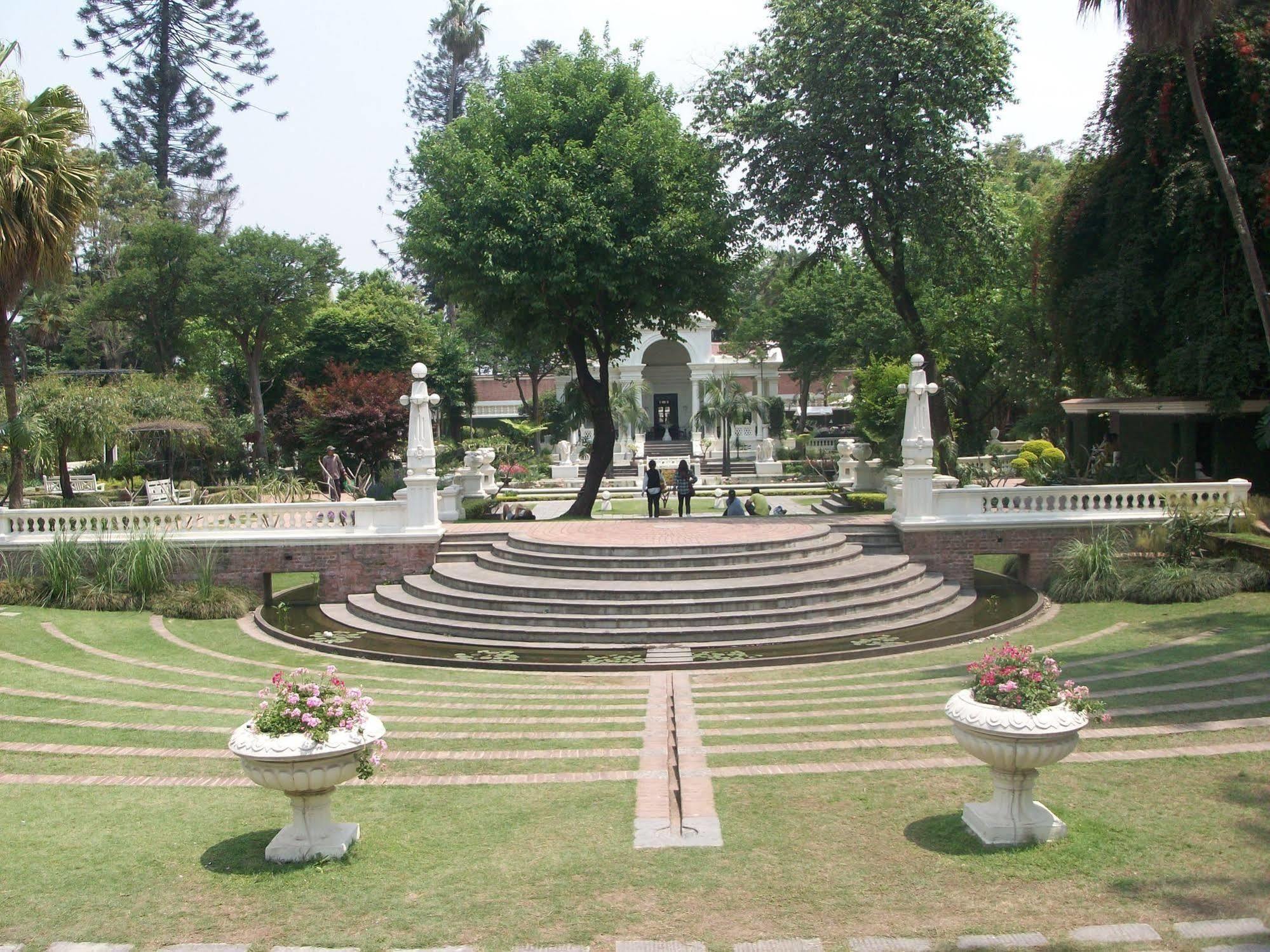 Kathmandu Grand Hotel Esterno foto