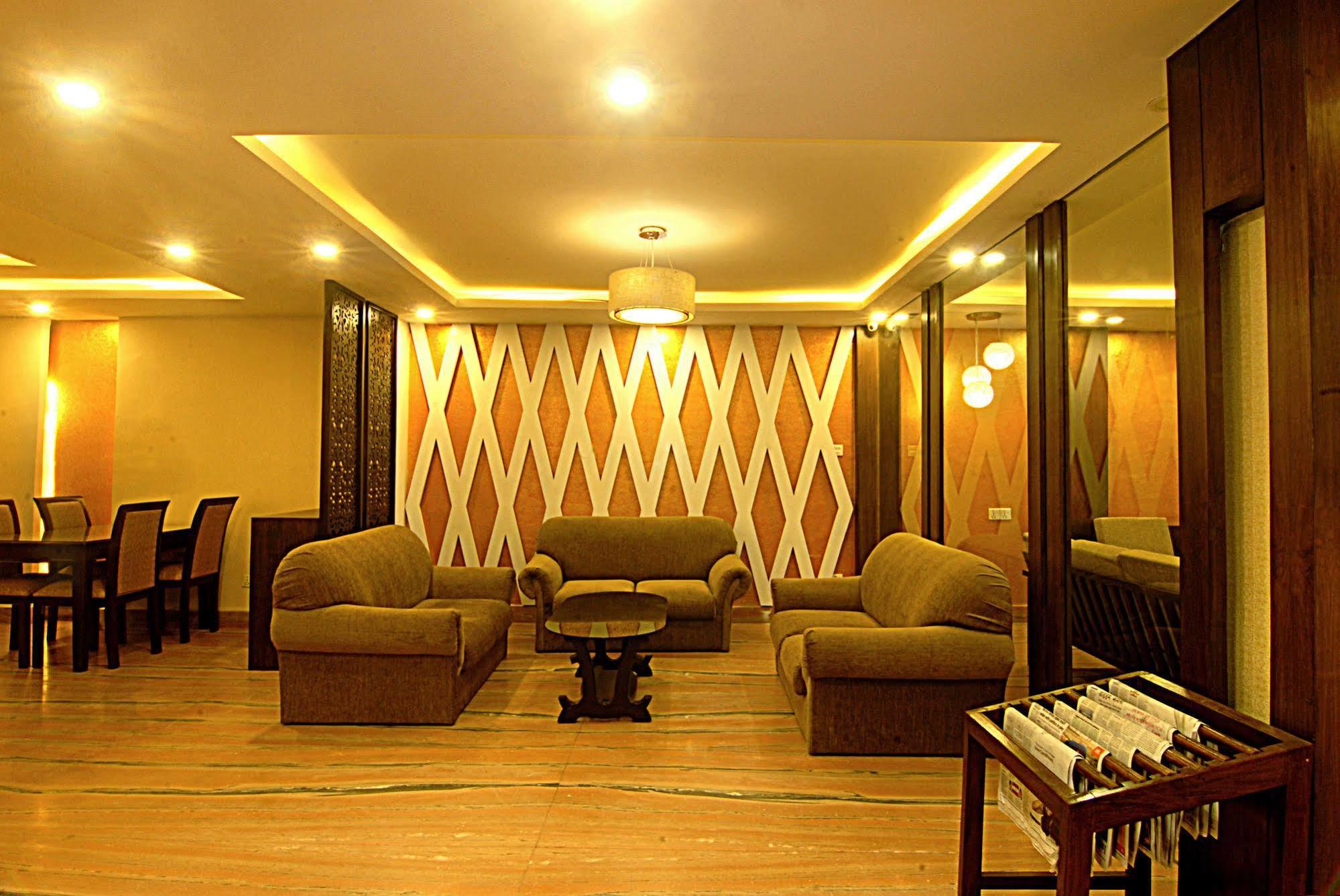 Kathmandu Grand Hotel Esterno foto